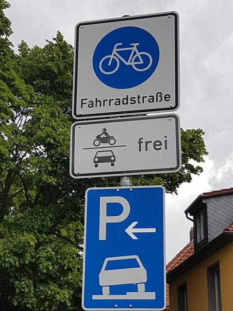 Parken nur auf gekennzeichneten Flächen