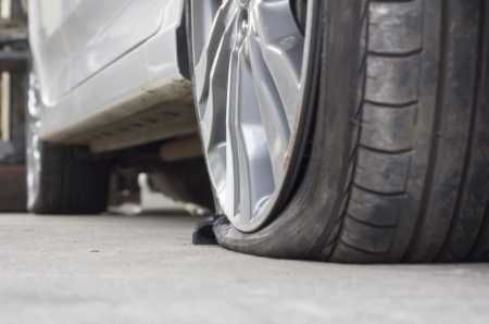 Warum steigt die Wahrscheinlichkeit eines Reifenplatzers mit höherer Kilometerleistung?